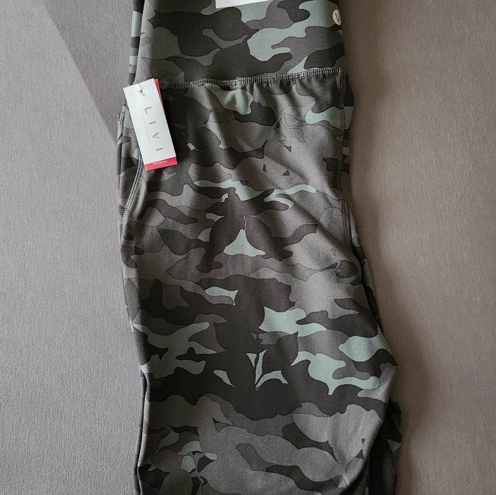 LIVI Knee Short size 18/20